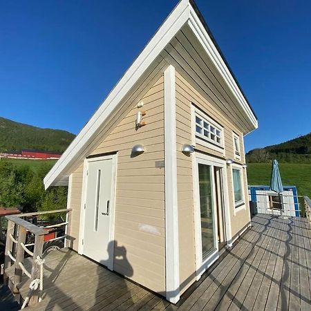 Apartamento Minihus Med Drommeutsikt Til Sunnmorsalpene Aure  Exterior foto