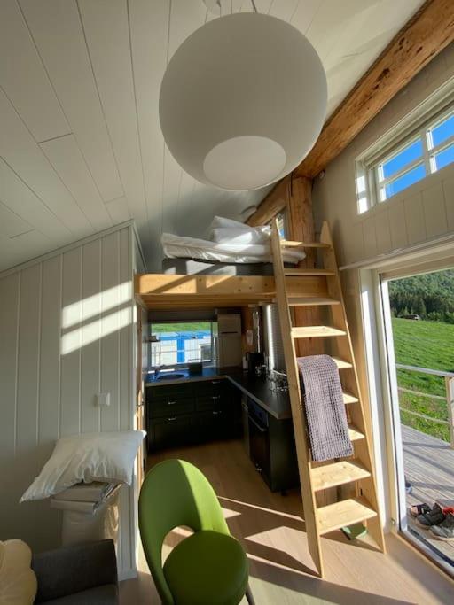 Apartamento Minihus Med Drommeutsikt Til Sunnmorsalpene Aure  Exterior foto